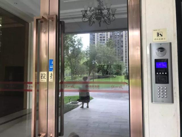 实地走访南充14个小区物业服务,多数门禁形同虚设