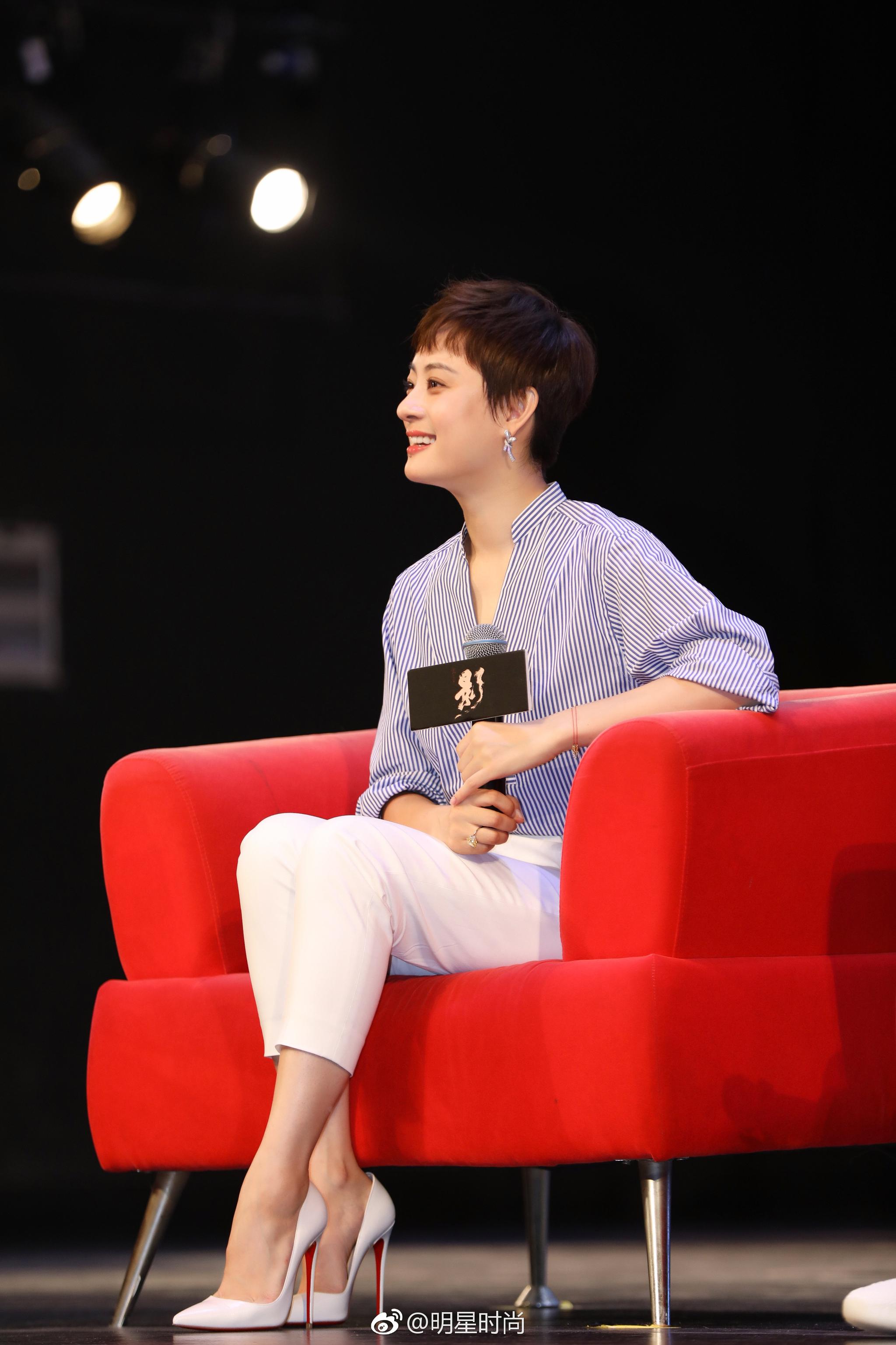 孙俪出席国庆档新片《影》的宣传活动，人美戏好气色佳，笑容超治愈|气色|孙俪|新片_新浪新闻