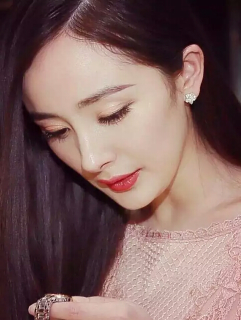 娱乐圈的睫毛精们,热巴美鹿晗苏,最惊艳的还是身为老干部的他