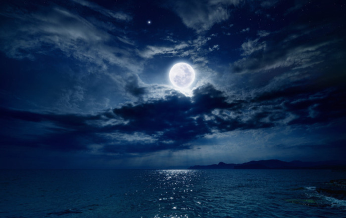 海上月是天上月