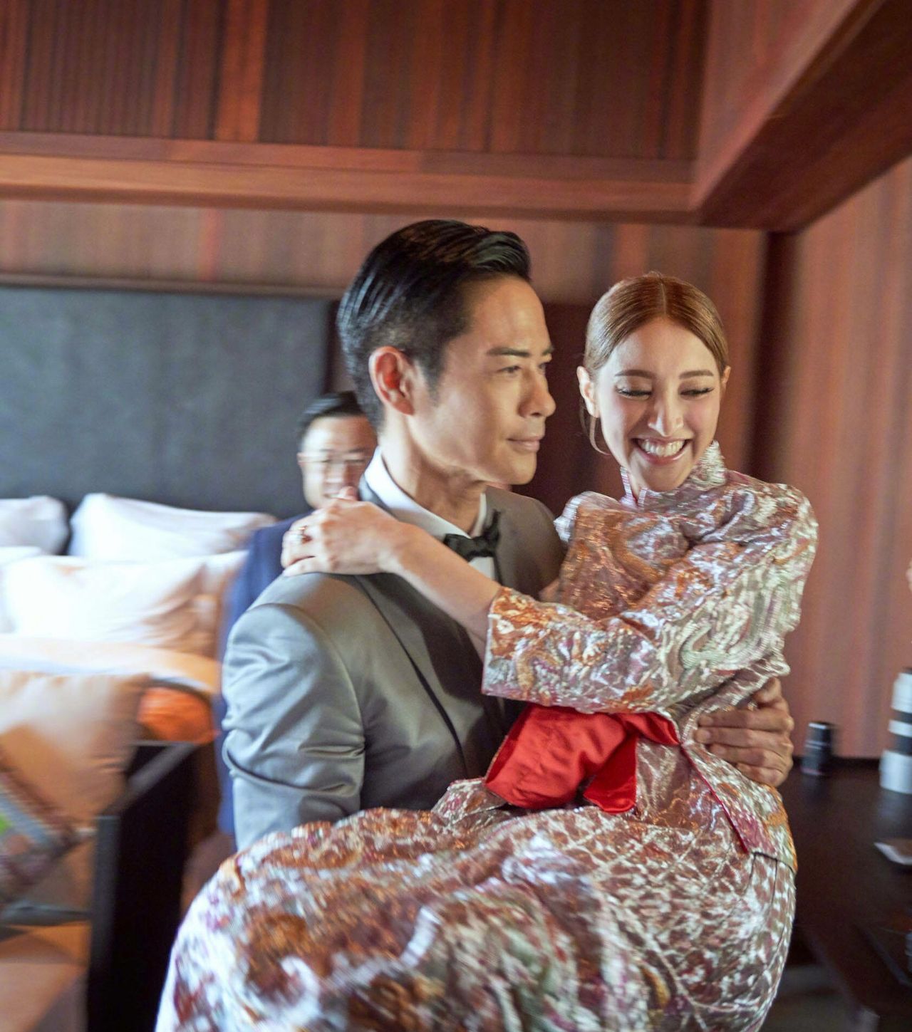 婚礼在8月12日如期举行,丝毫没有受地震的影响,黎耀祥,曹永廉,唐文龙