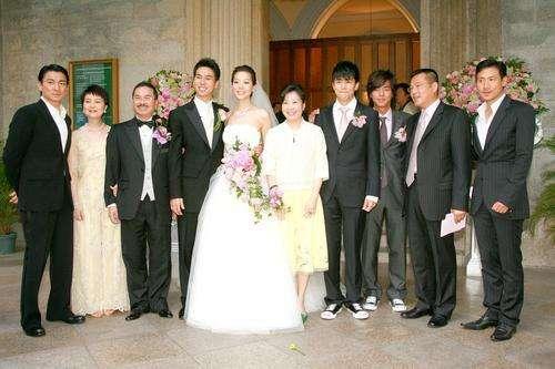 还有台湾著名特技演员柯受良去世后,没有钱办葬礼,也是刘德华慷慨解囊