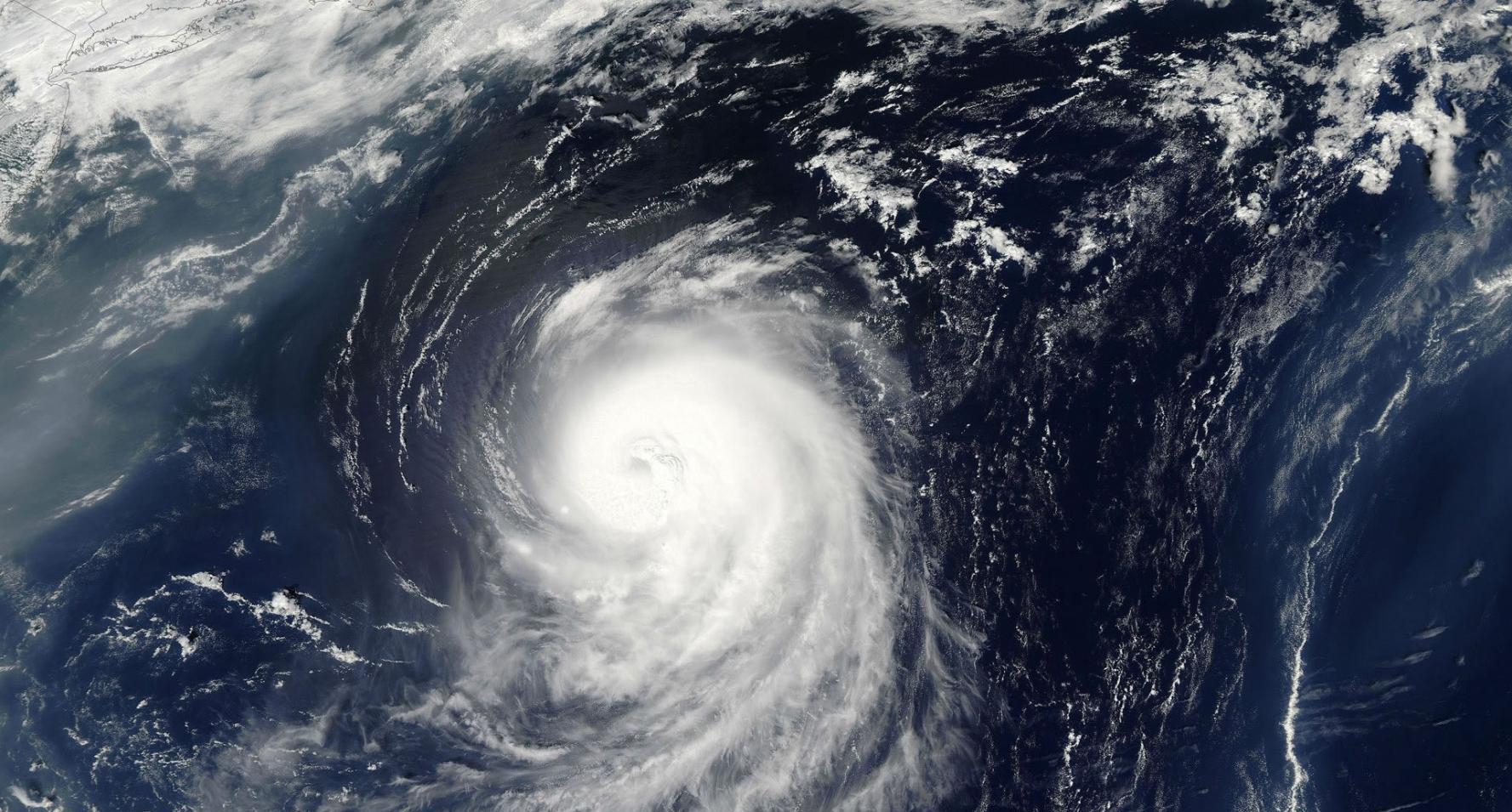 龙卷风这种自然现象是云层中雷暴的产物,具体的说,龙卷风就是雷暴巨大