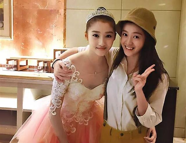 关晓彤的造型师该不会是喜欢鹿晗吧?