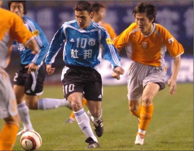 大连足球史上今天:2005年邹捷赵旭日进球 实德