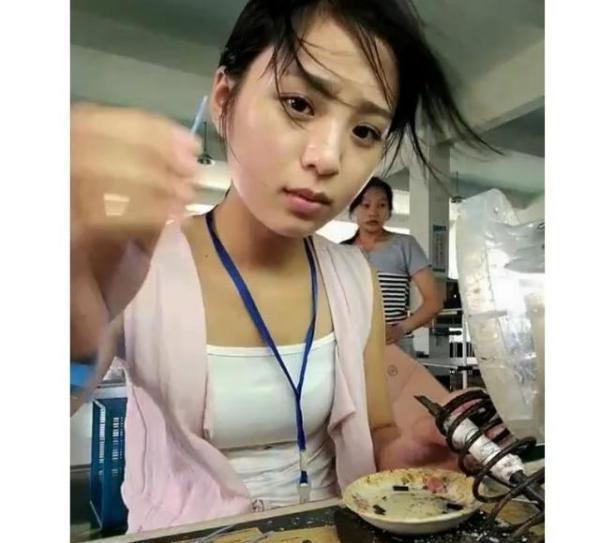 农村女孩在工厂打工怎么了, 我们也是凭自己的本事养活自己