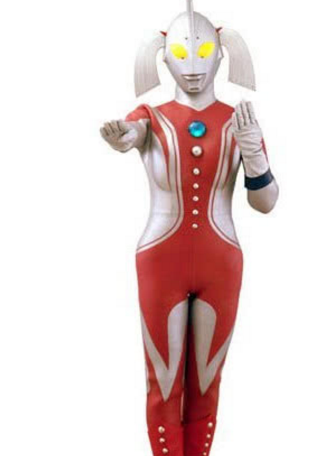 第二位则是奥母的妹妹,名字不详,但可以确定的一点是,奥母的妹妹是