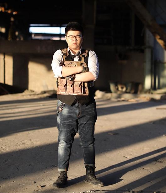 4am宣传片曝光,网友点赞:孤存这墨镜炫酷造型,真的被帅到了!