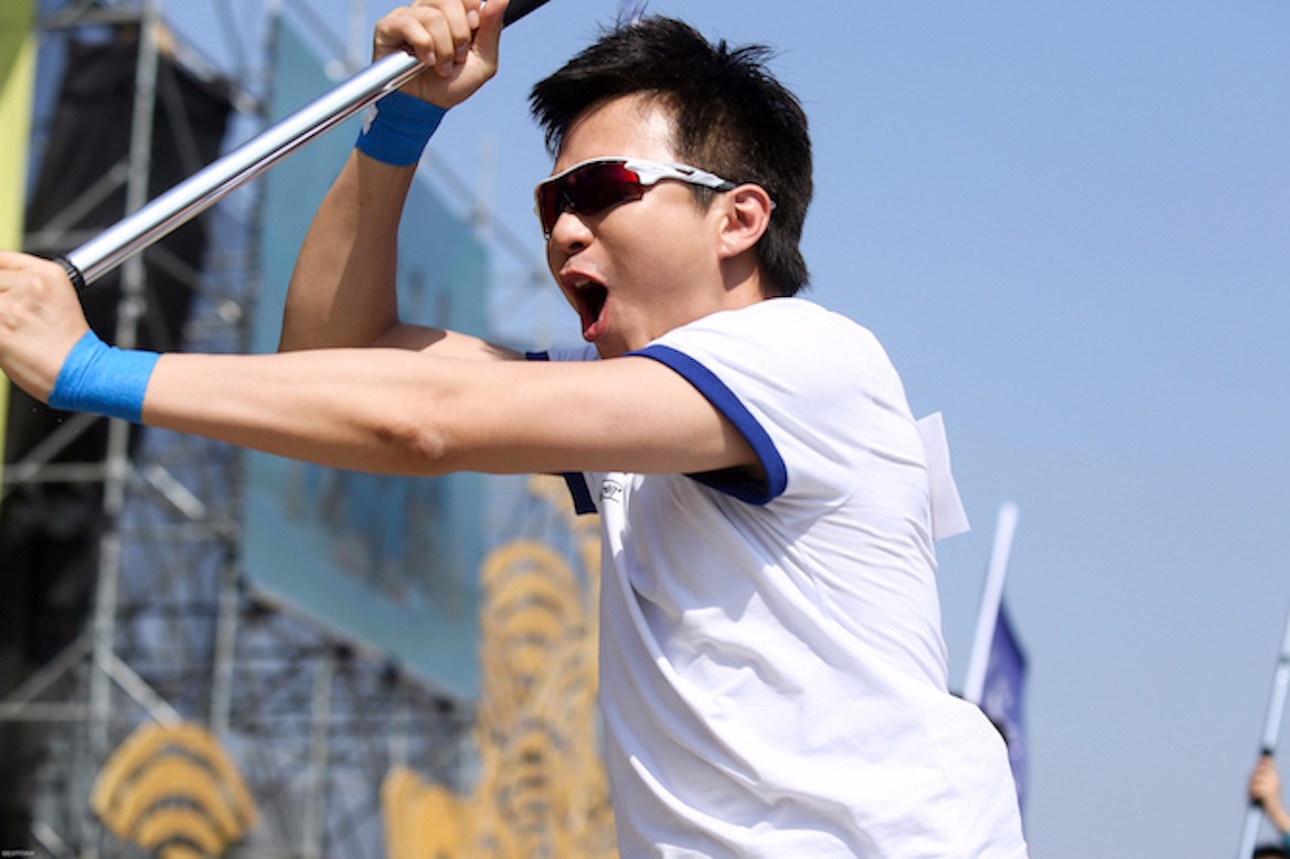 《奔跑吧》龙舟比拼开赛 邓超落泪哽咽 "对不起大家"