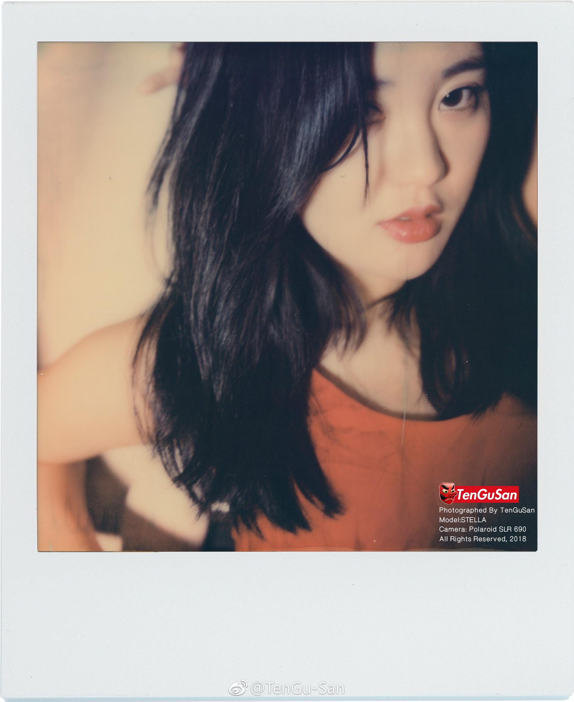 宝丽来Polaroid SLR 690摄影扫描 👺TenGuSan Stella宝丽来摄影模特_新浪新闻