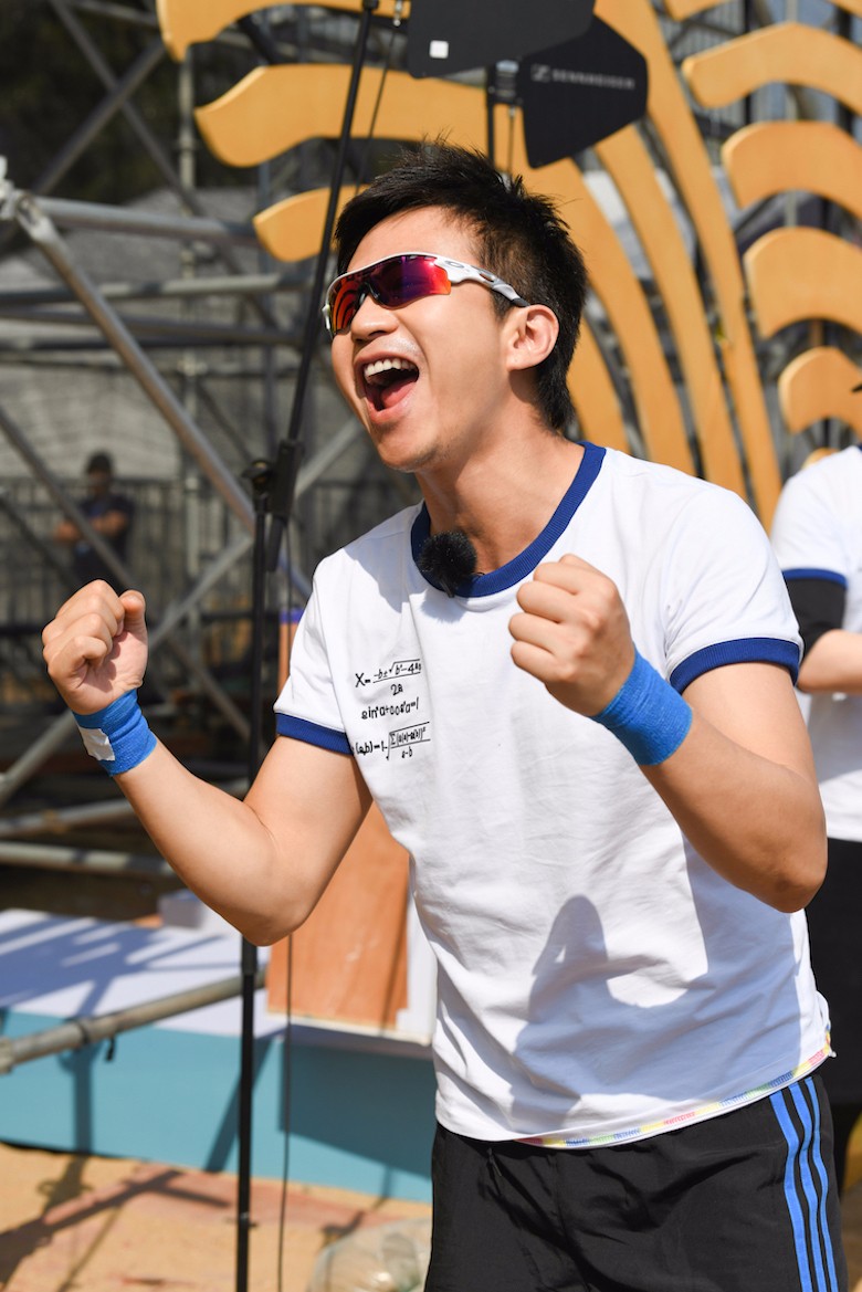 《奔跑吧》龙舟比拼开赛 邓超落泪哽咽 "对不起大家"|邓超|龙舟|队长_