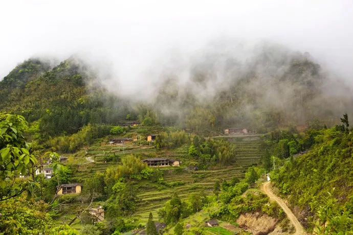 海拔千米处的高冷小山村岁月全都藏在日子里,真正的田园山水!