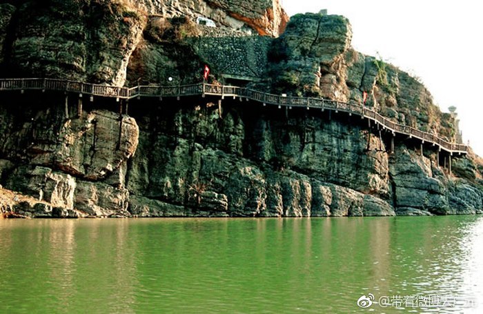 中国古今道路交通博物馆——明月峡古栈道