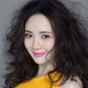 巩俐刘德华同框,两人紧握双手热聊舍不得分开,华仔身高却成亮点_新浪新闻