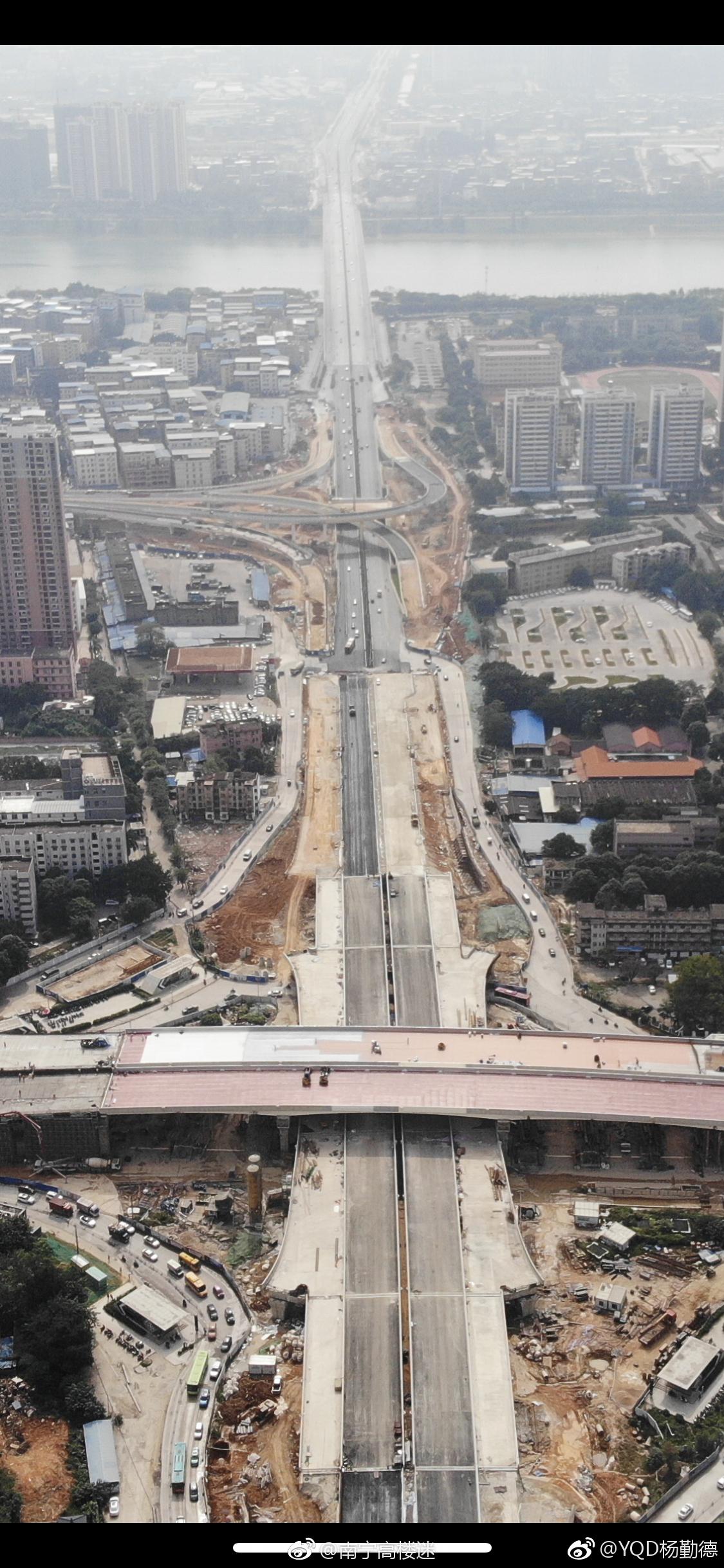 航拍清厢快速路与大学清川立交桥最新建设进展,主路开始铺沥青
