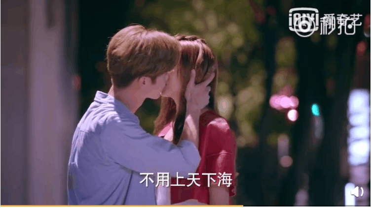 鹿晗关晓彤《甜蜜暴击》中亲吻34秒,这不是演戏,是真情流露!