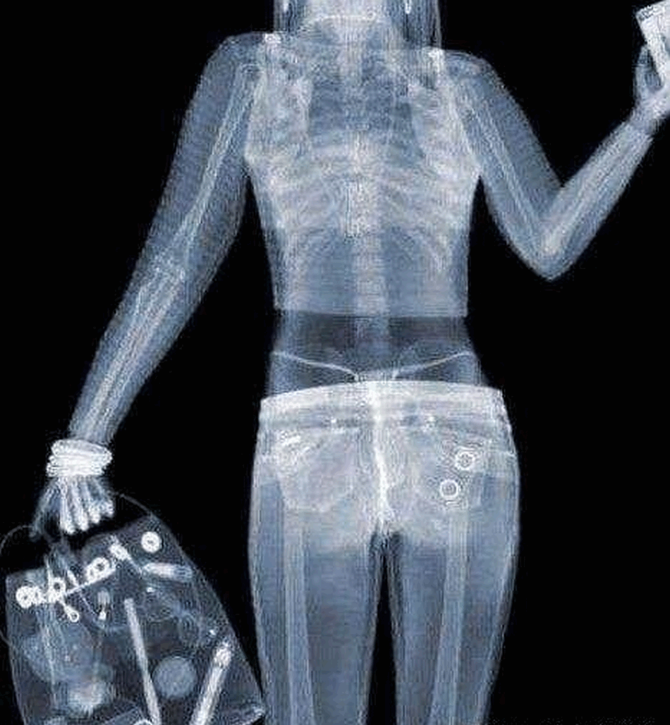 女子安检时, 画面怎样?你看过吗?男生看了尴尬