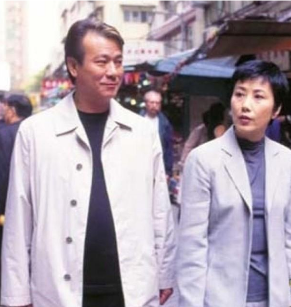 御用警察李修贤现身tvb艺人饭局 网友:修哥也老了