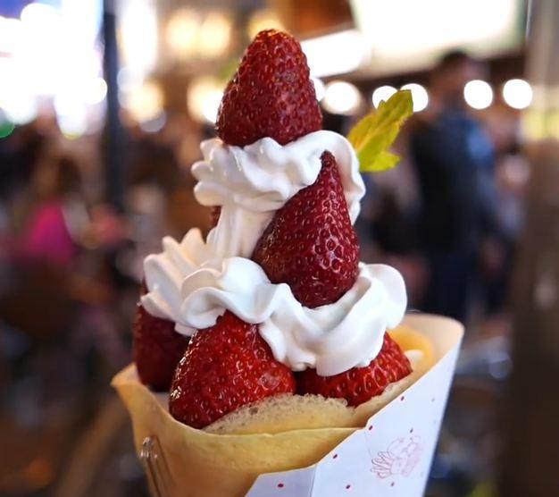 日本街头小吃百分之80是甜食,百分之50是水果,网友:吃不起!