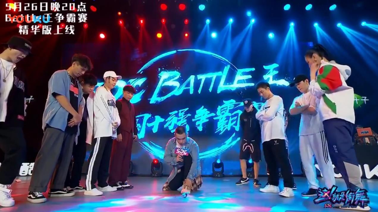 这就是街舞主持人廖博玩手机被质疑背后的原因竟是这样