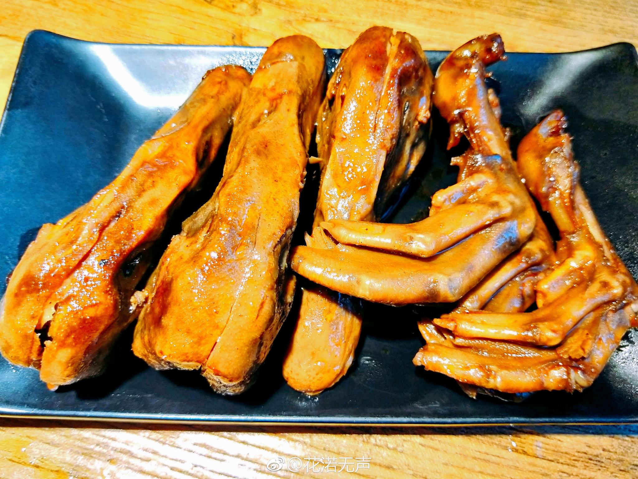 成都大吃八方旗下新品牌—嘎嘎鸭脑壳