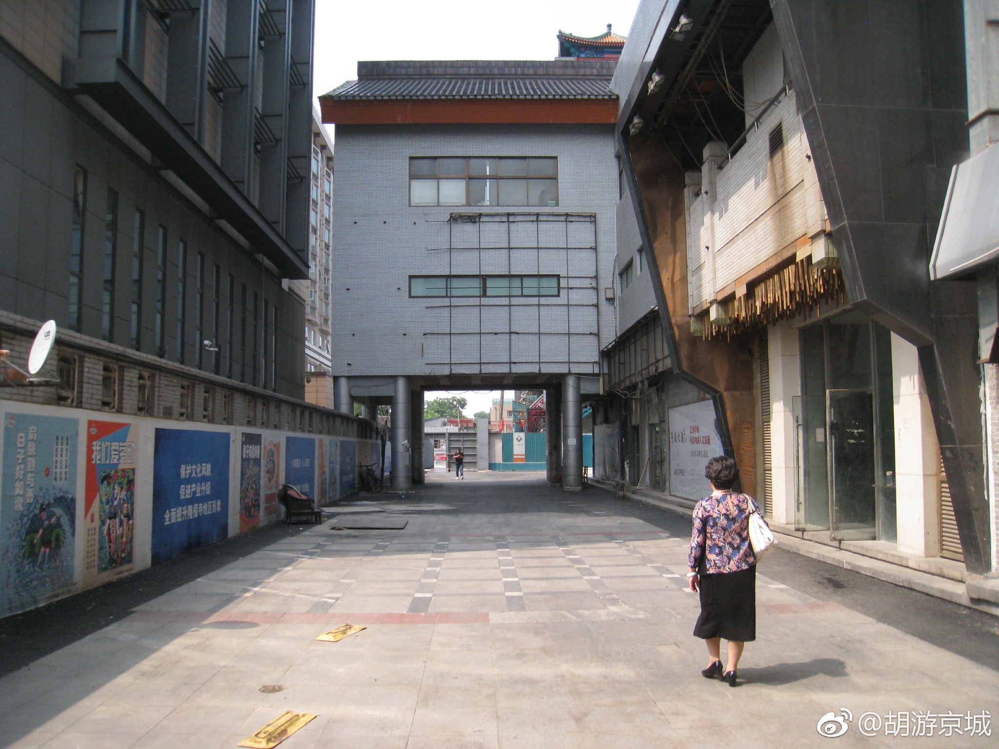 :712、隆福寺街,东起东四北大街,西至美术