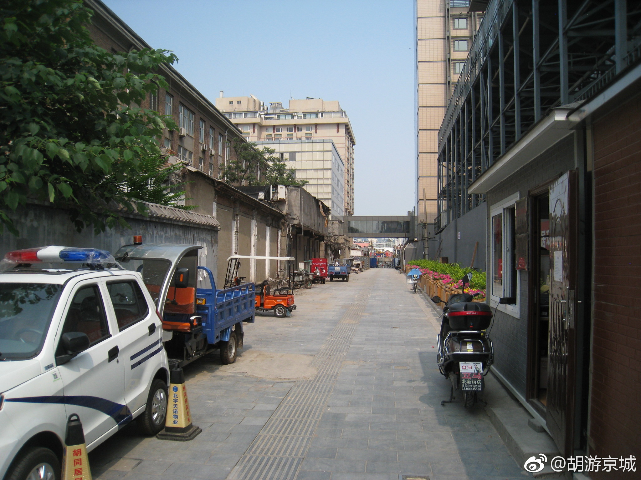712,隆福寺街,东起东四北大街,西至美术馆东街