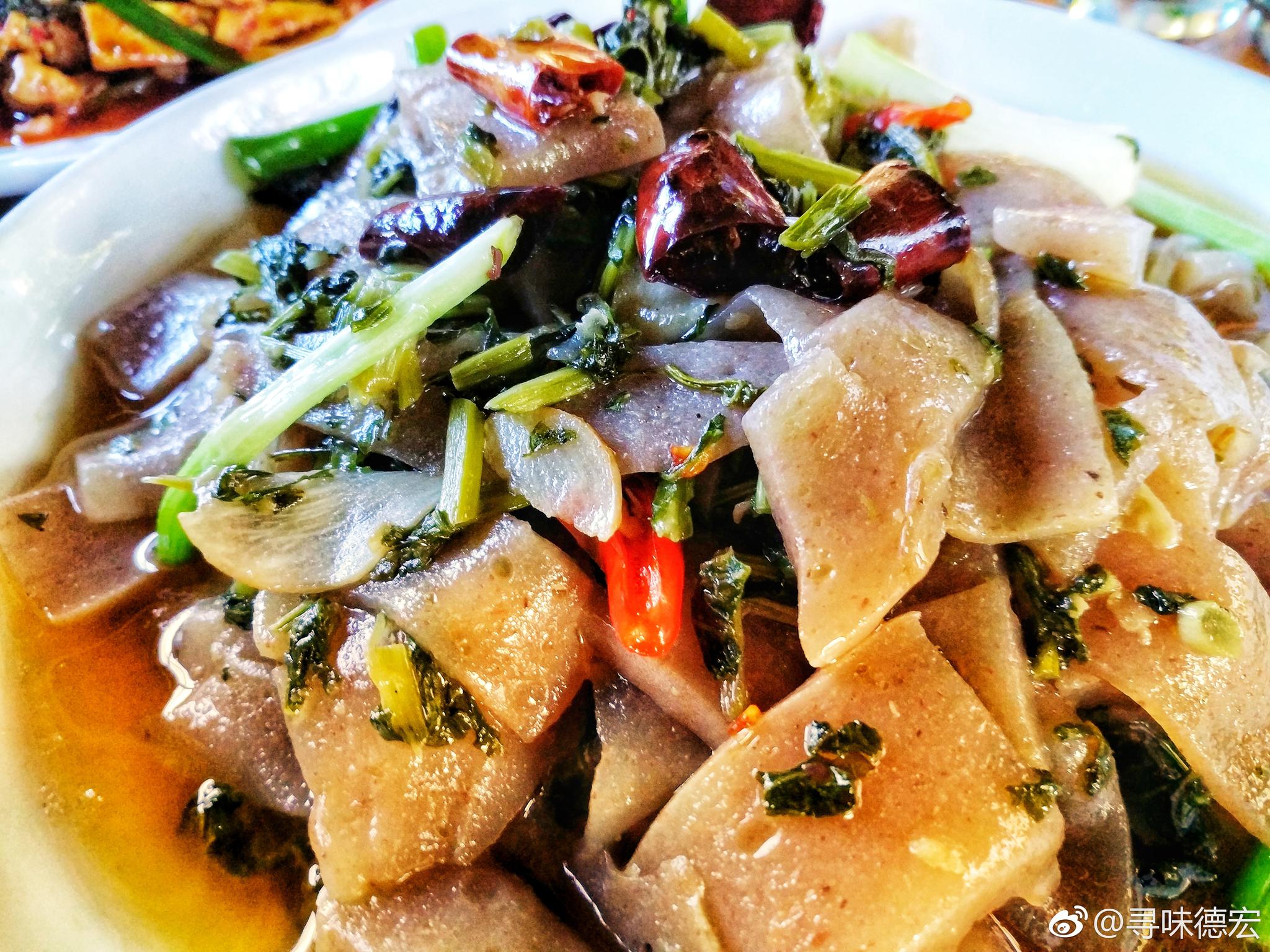 在舌尖上纵歌的德宏美食