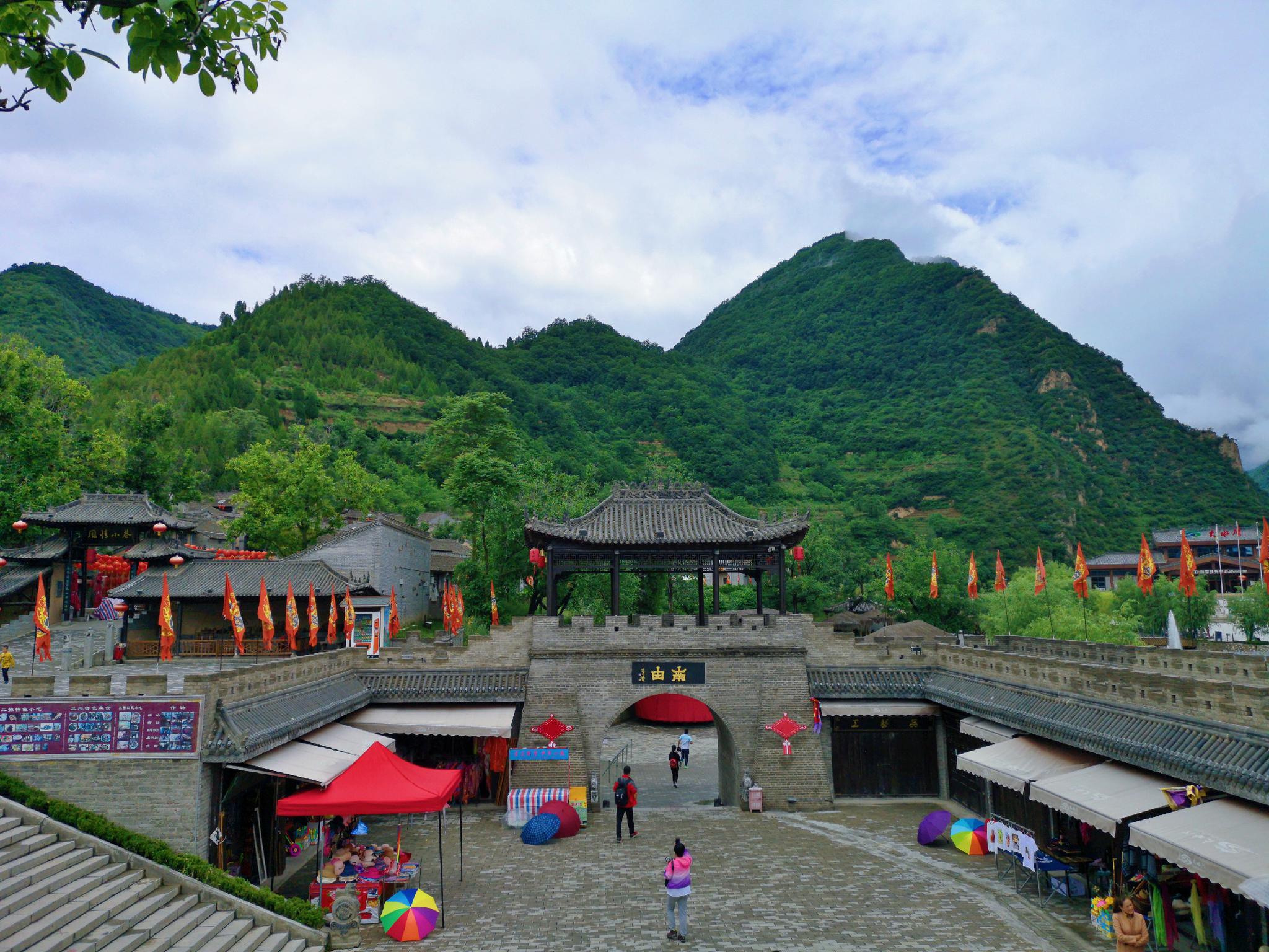 陈仓闺秀藏西山,草原放歌大水川,莫道人间无仙境,翠屏深处看洞天