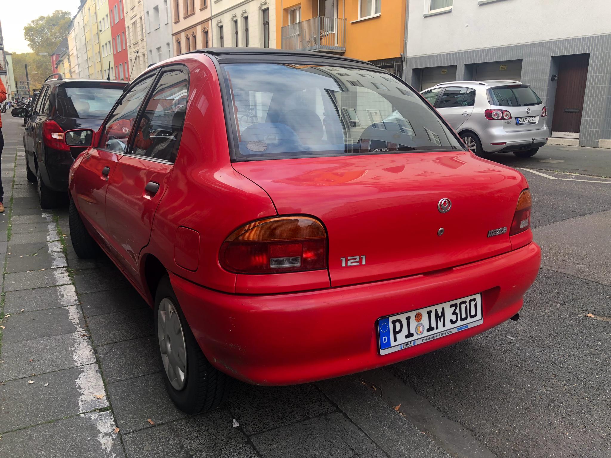 头回见到,马自达还有个121呢,长得像不像当年起亚千里马的短胖版