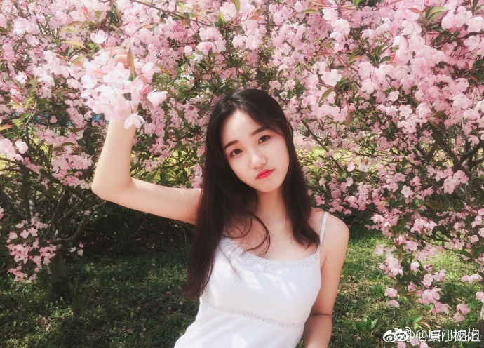 她叫心妍97年金融专业身高165cm天秤座来自扬州