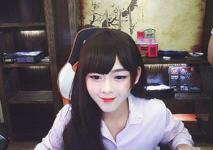 辛巴女装迷倒大学生?网友:就这身材还敢说自己做过模特儿?