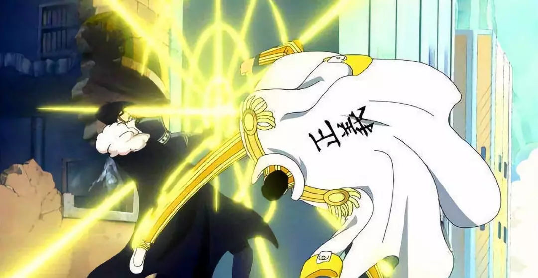 在香波地群岛一脚一个超新星,到目前为止似乎一直都未使出全力,实力