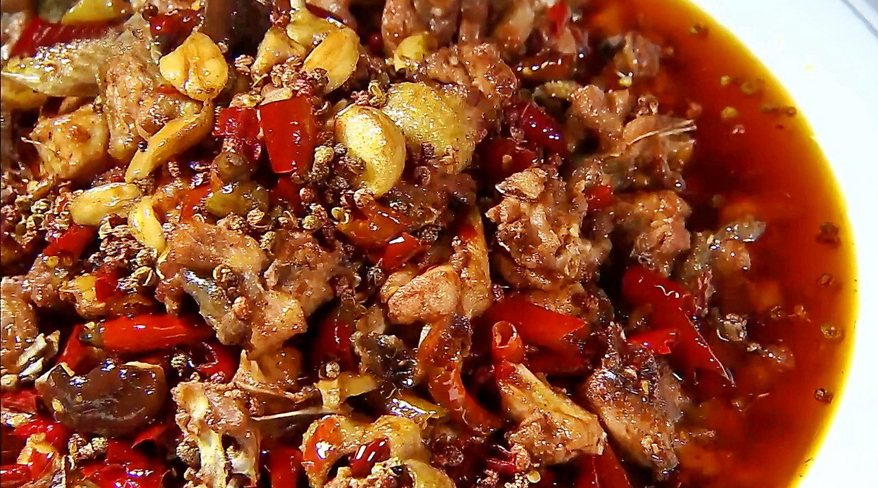 别是对重庆泉水鸡有误会,不辣是不可能的,这辈子都不可能不辣的.