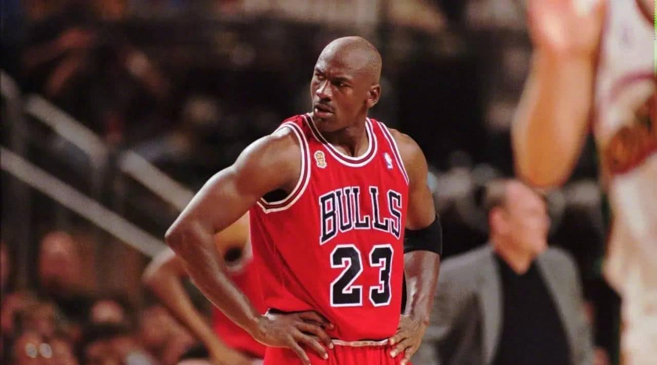 迈克尔-乔丹1995-96赛季50佳球,场均30.4分的超神数据,带领公.