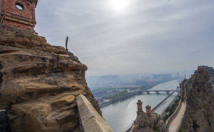 二郎山,红碱淖,神湖,龙眼山,高家堡古城,这些都是来自神木的著名旅游