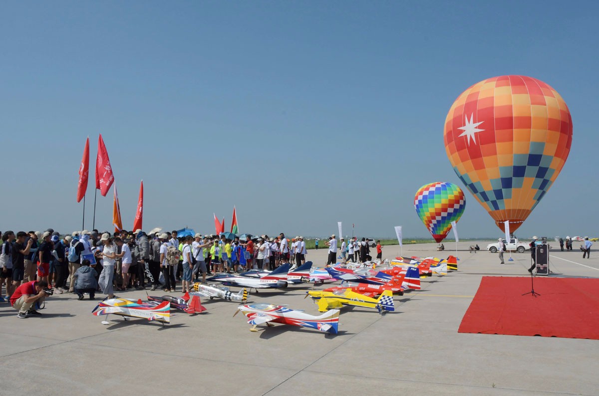 陕西800多人参加省青少年航模比赛