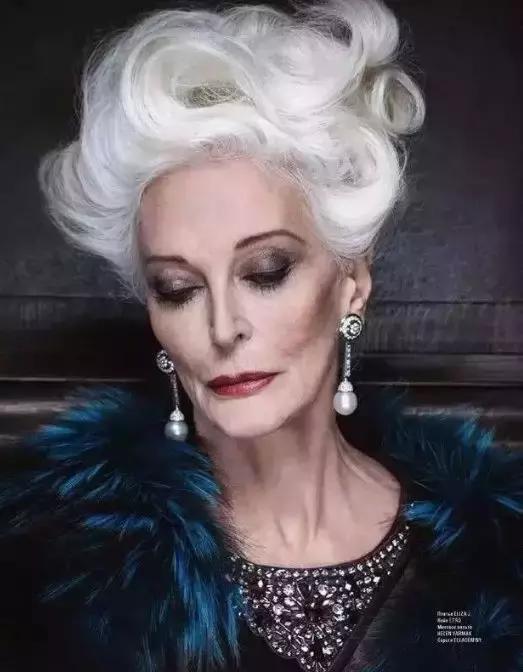 87岁依旧穿着高跟鞋走t台,传说中最酷的老太太到底是什么样子?