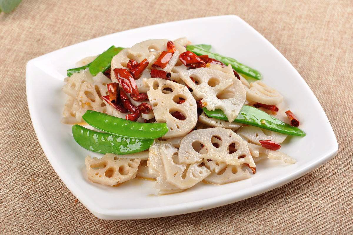 莲藕的6种美味做法,营养又美味,快把这些菜谱搬上餐桌吧!_新浪看点