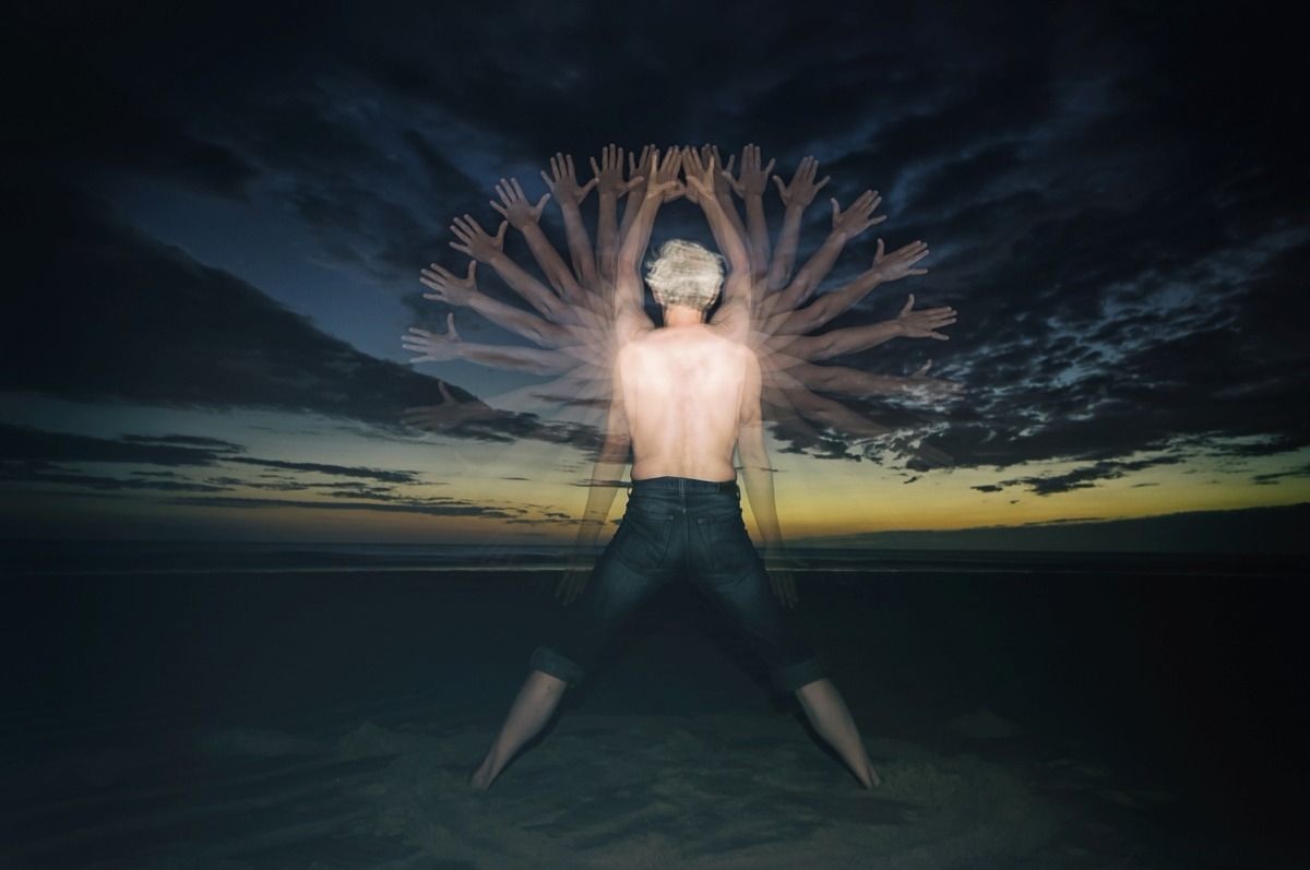 摄影师半夜拍了这组抽象照,说是受宇宙启发