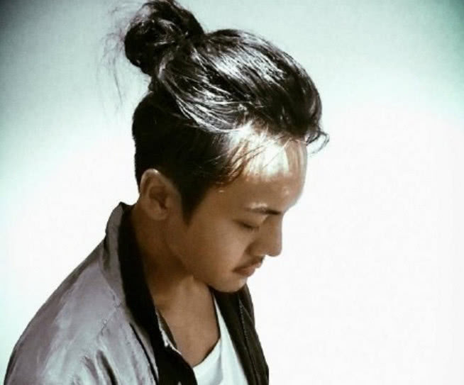 当男明星齐扎朝天辫,胡歌陈晓吴亦凡,满满的年代代沟!