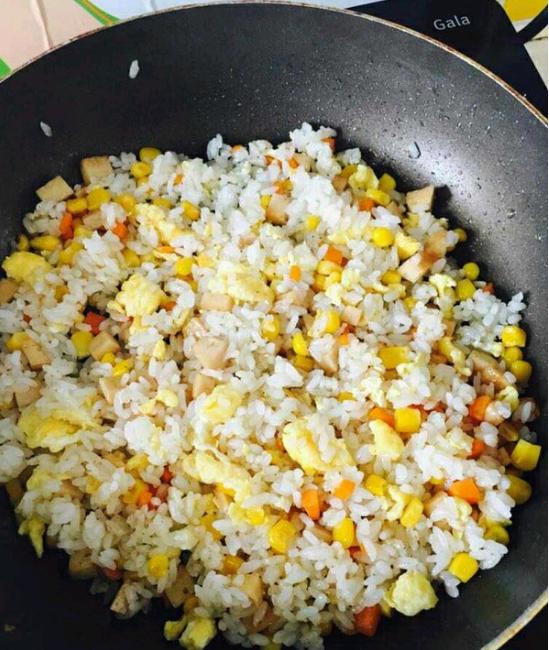 在家做超好吃的虾仁焗饭别抢这一盆都是我的