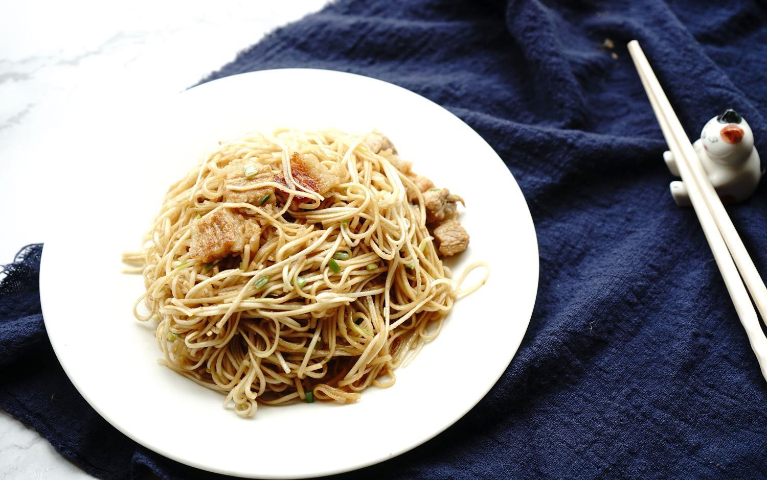 蒸面是安徽河南经常吃的一种制作面条的手法,尤其以肉蒸面最好吃,蒸面