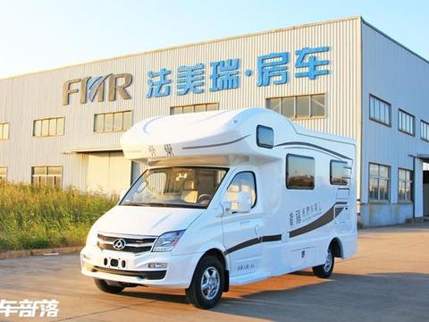 这款舒适的房车 适合旅行发烧友 长时间 长距离的自驾游