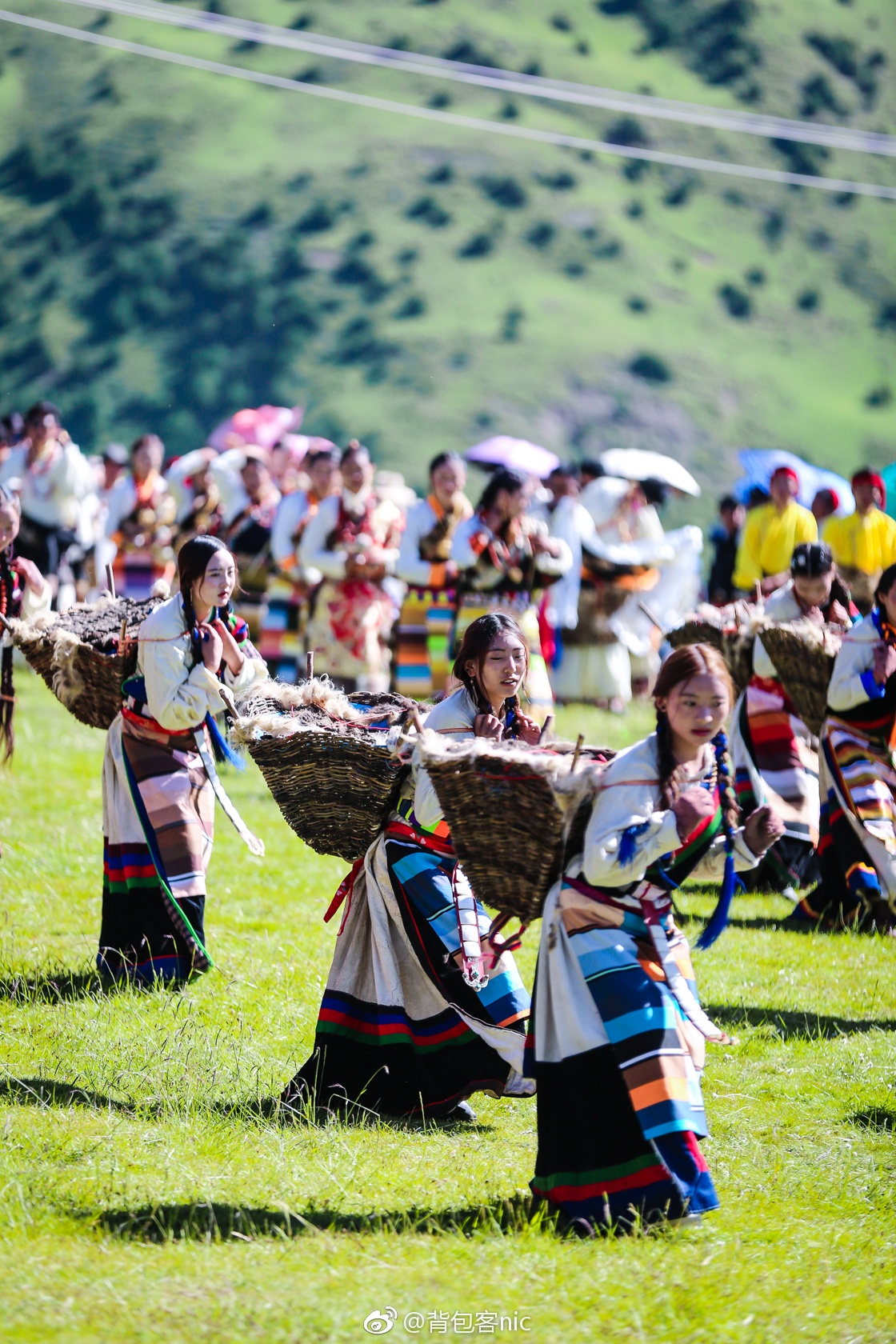 那曲市比如县苏毗.娜秀文化旅游艺术节的现场