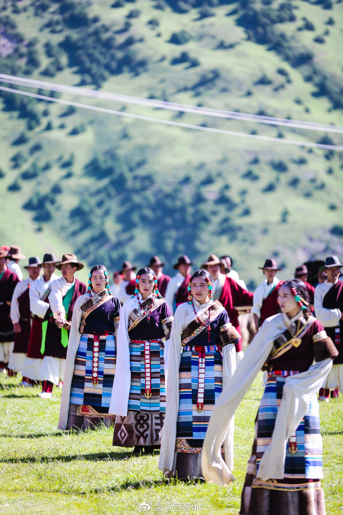 那曲市比如县苏毗.娜秀文化旅游艺术节的现场