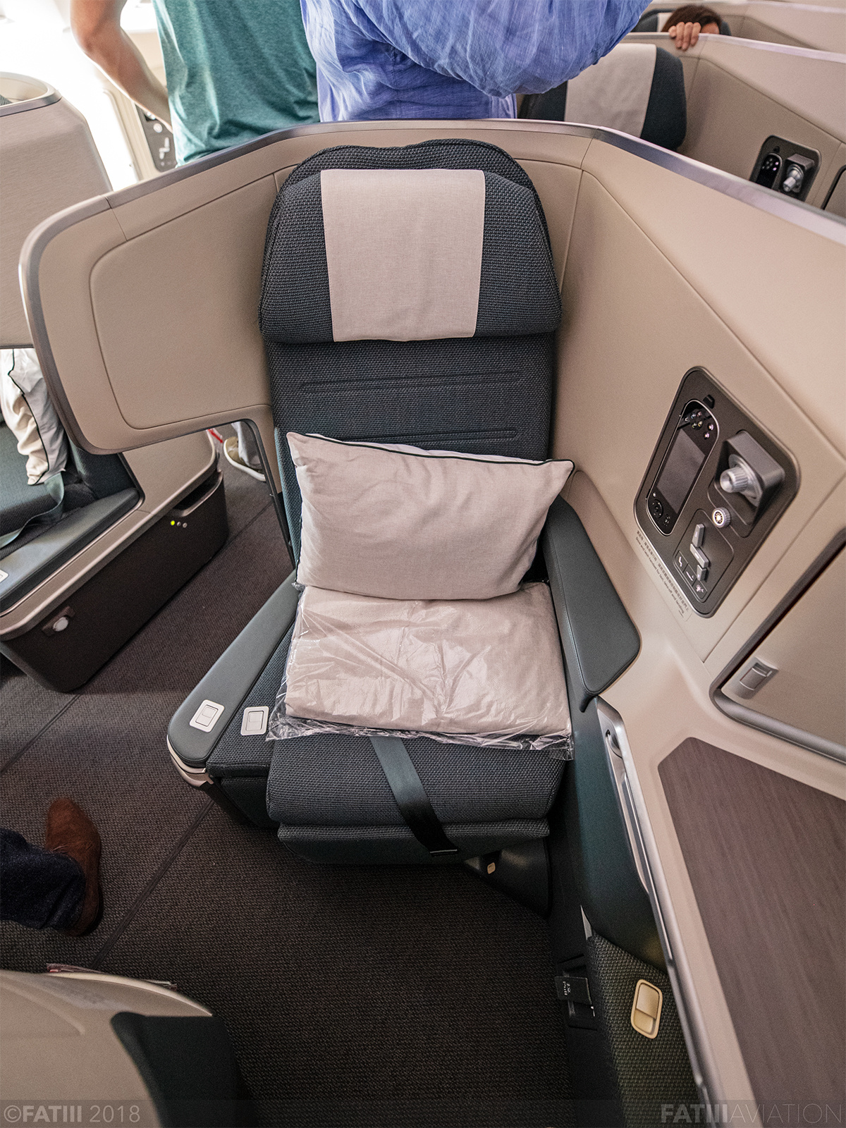 交付 | 不止是更长,国泰首架a350-1000交付,细节又赢了