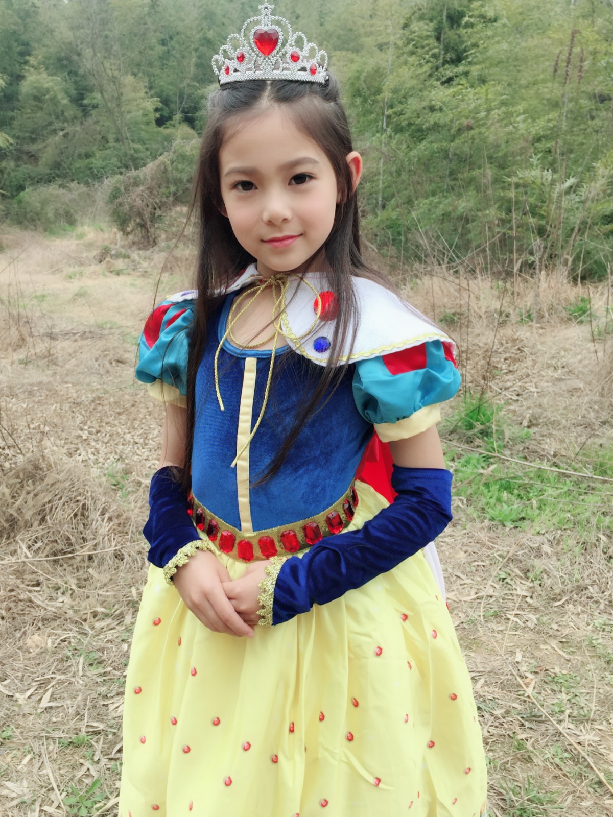 小童星孙安琪出演白雪公主遭恶毒王后陷害让人感到心疼