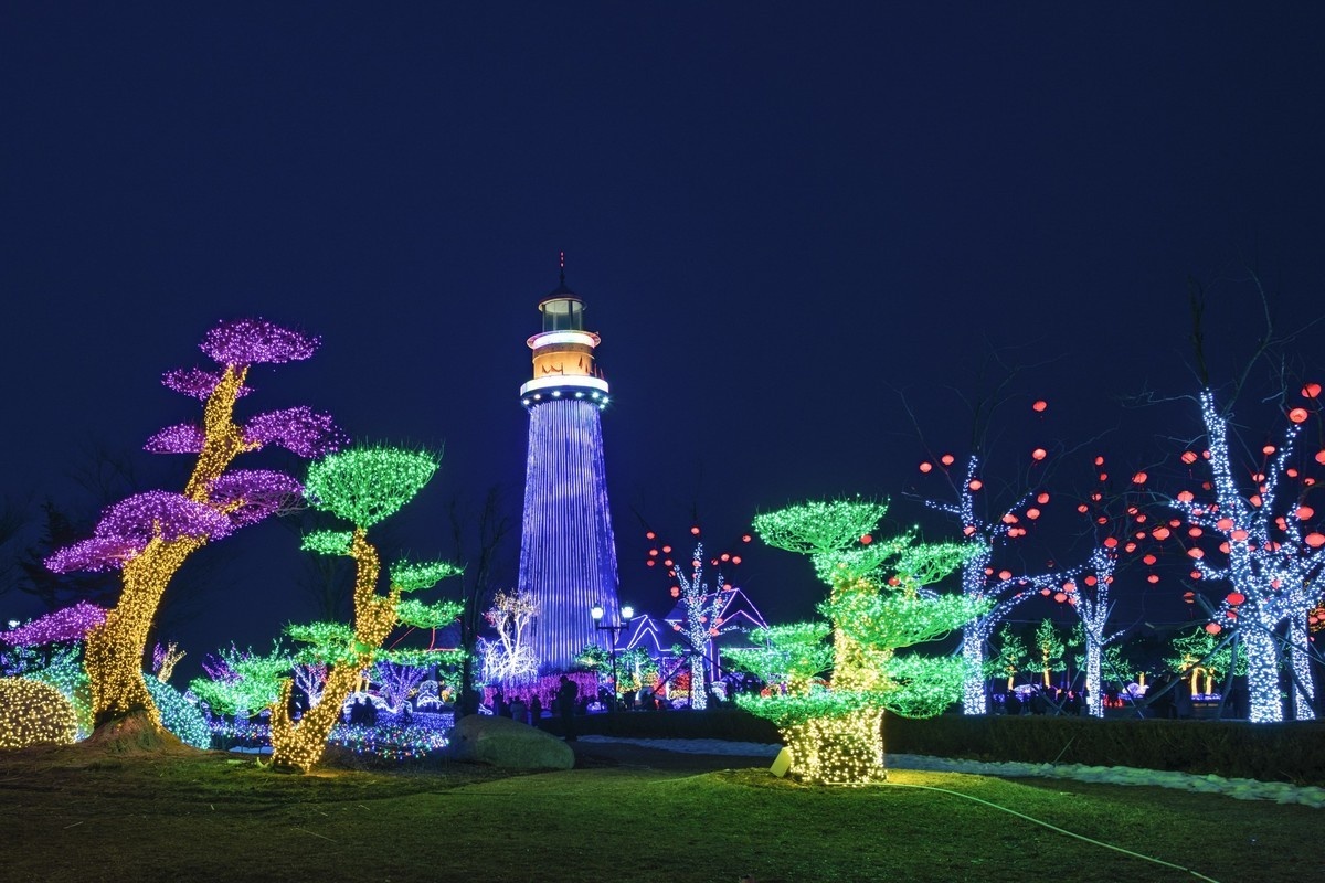 流光飞舞歌词解析 半冷半暖秋天歌词含义