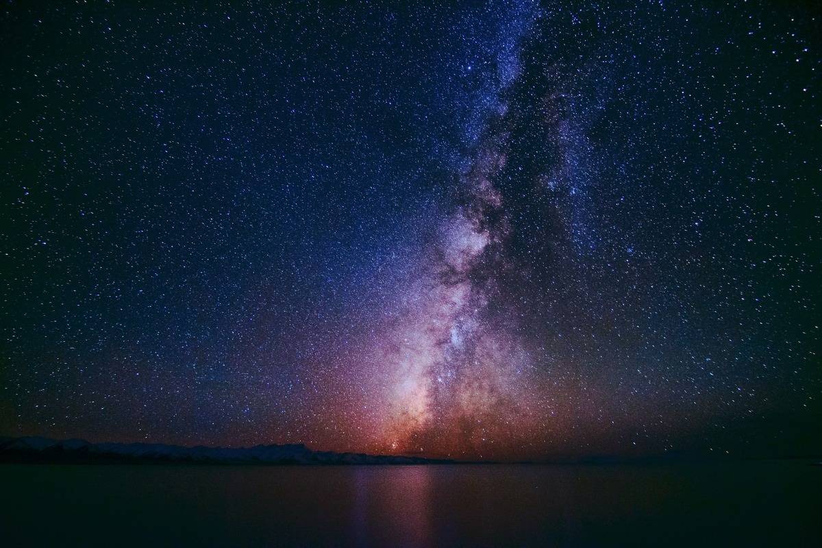 迟迟钟鼓初长夜耿耿星河欲曙天